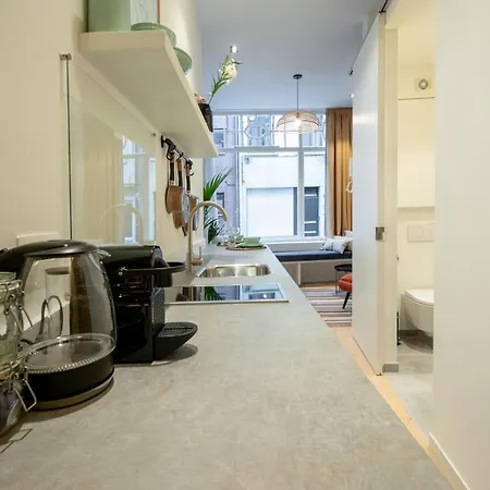 Shway - The Red Monkey Apartment Antwerp