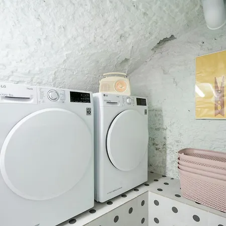 Shway - The Red Monkey Apartment Antwerp
